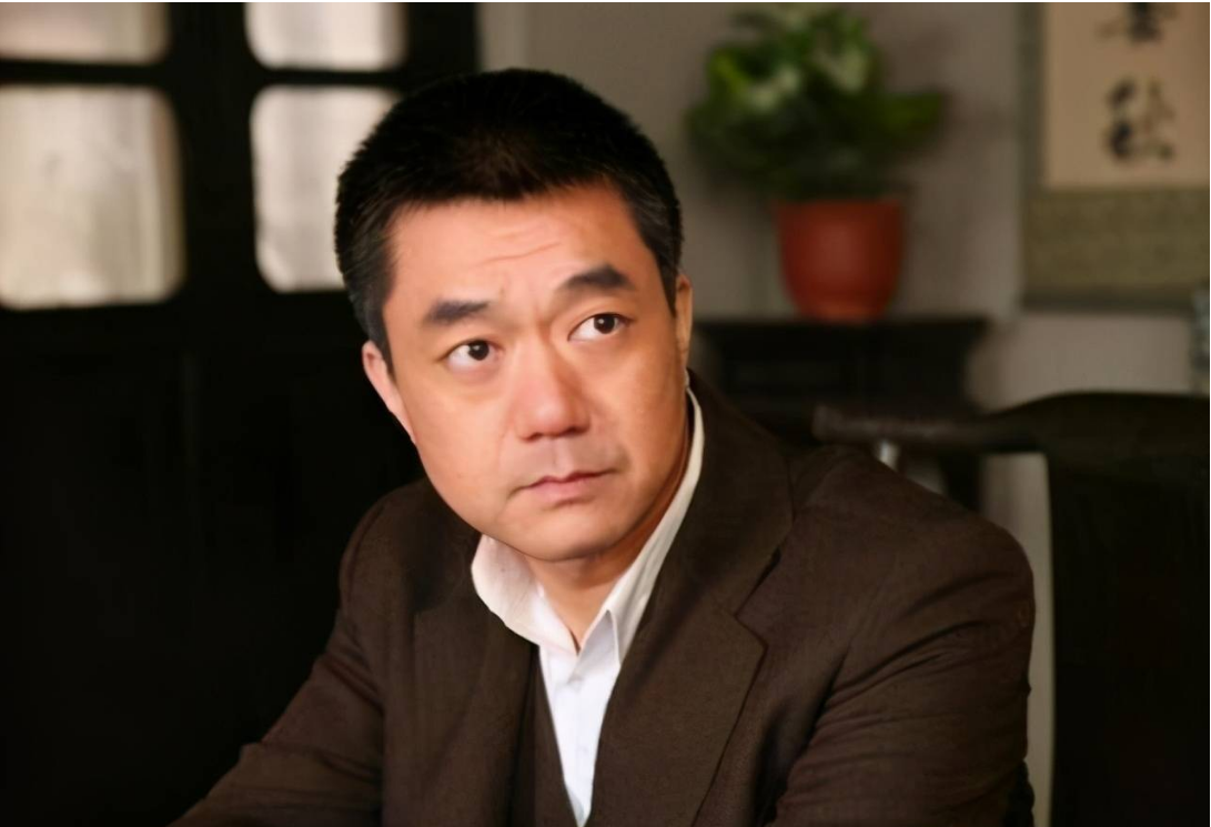 回顾演员董勇离婚后坚决不再婚却在45岁相亲娶小娇妻