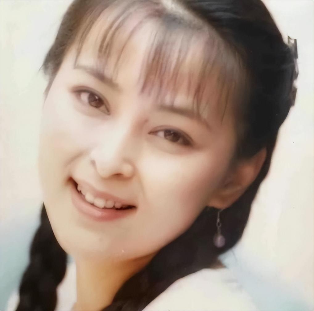 回顾何音与黄志忠离婚嫁小9岁许云帆丈夫对前夫儿子视如己出