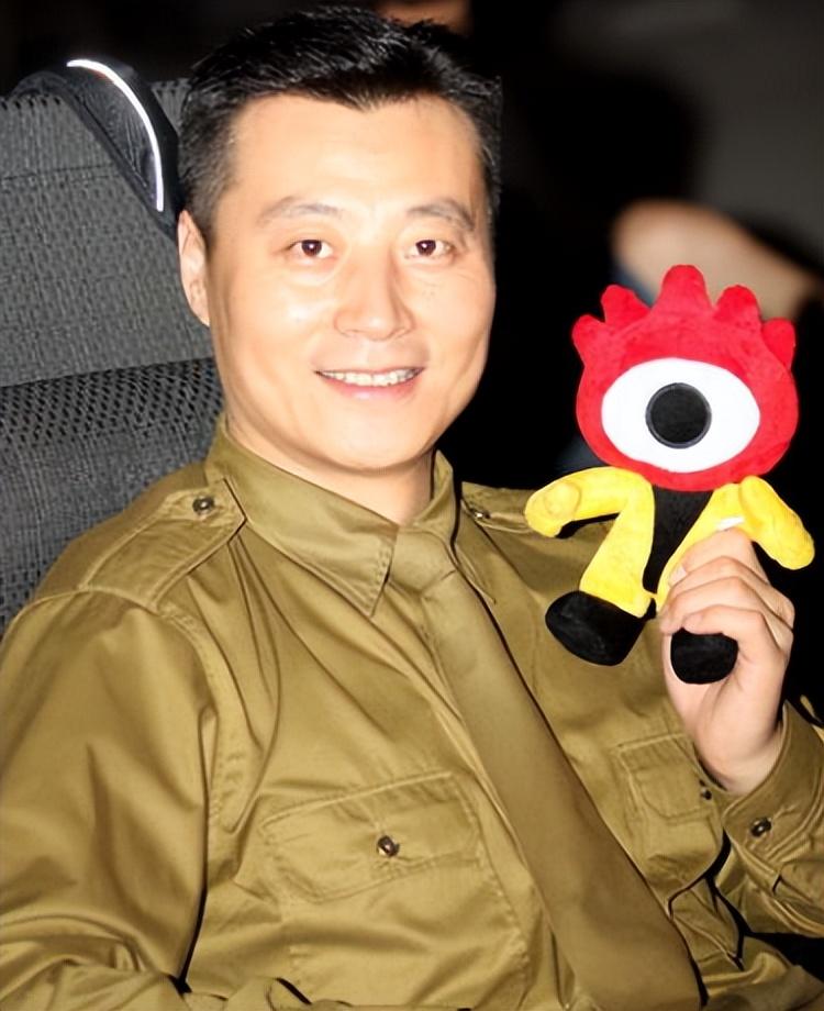 回顾任程伟花9元娶初恋黄蕾成名后更爱她携手27年无绯闻