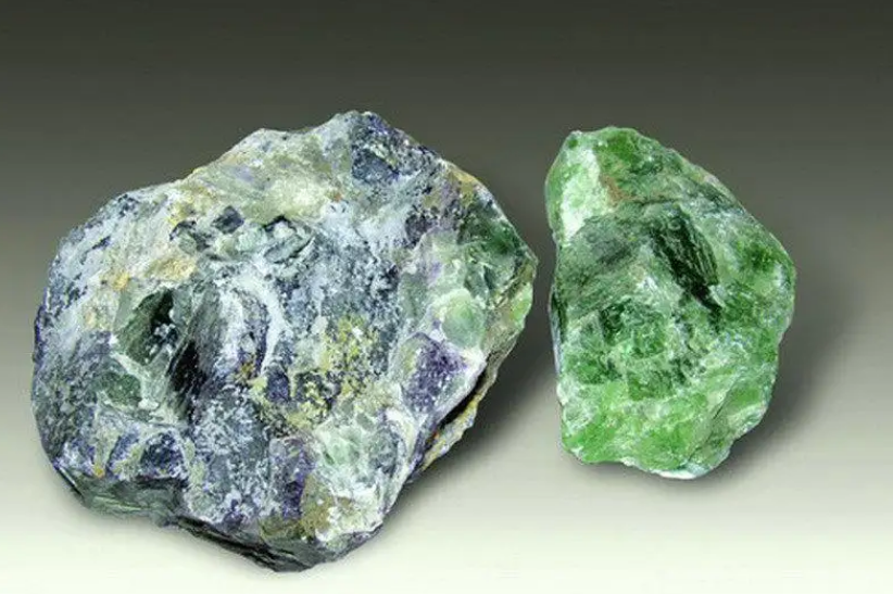 2003年陕西男子挖到重6吨夜明珠估值26亿无人买如今成路灯