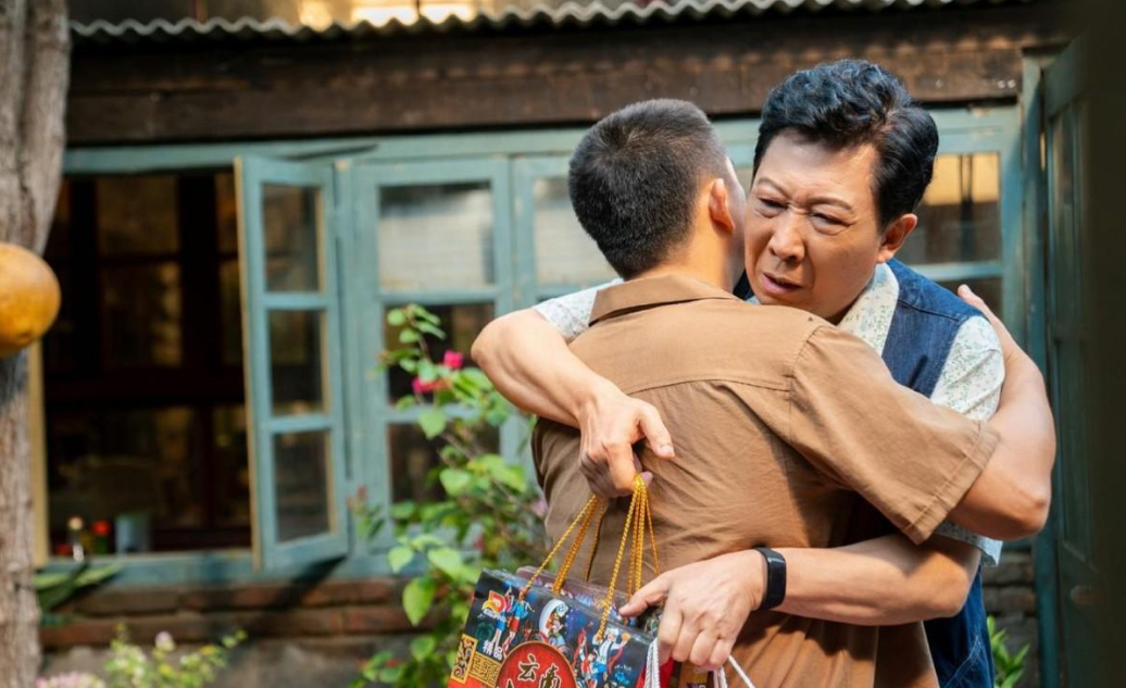 回顾演员韩童生放弃铁饭碗当演员妻子不是许娣只是个普通人