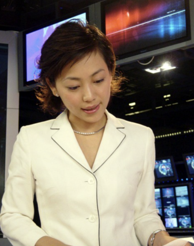 回顾裘正义妻子央视主播劳春燕因工作与她分居多年恩爱不减