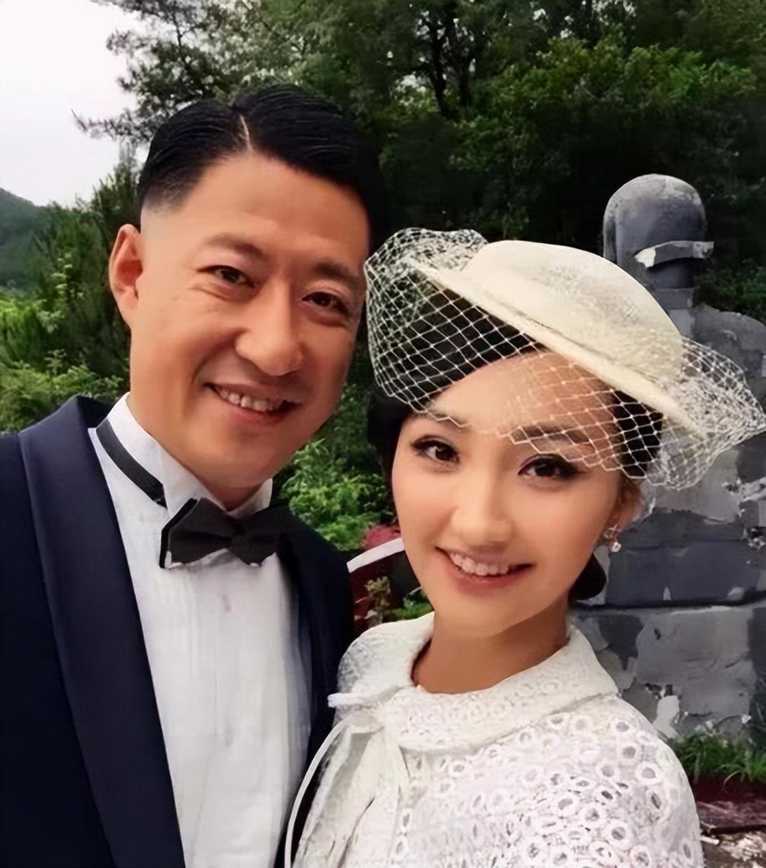 回顾著名演员于震被前妻泼尽脏水为何二婚妻子辛月依然敢嫁