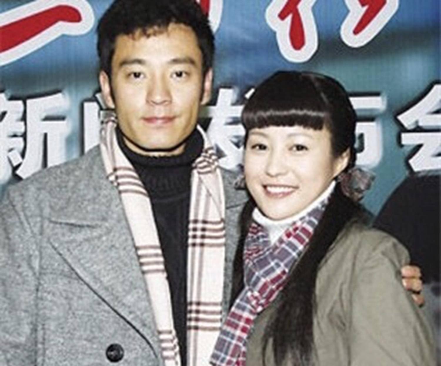 2005年,李光洁在电视剧《密令1949》中邂逅郝蕾,两人因戏生情,迅速