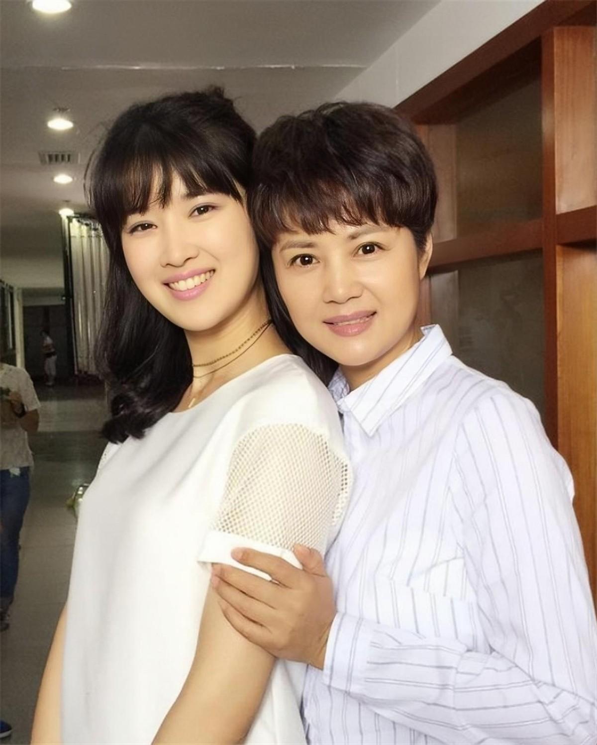 回顾刘之冰与茹萍恩爱24年支持继女奚望离婚不让继女受委屈