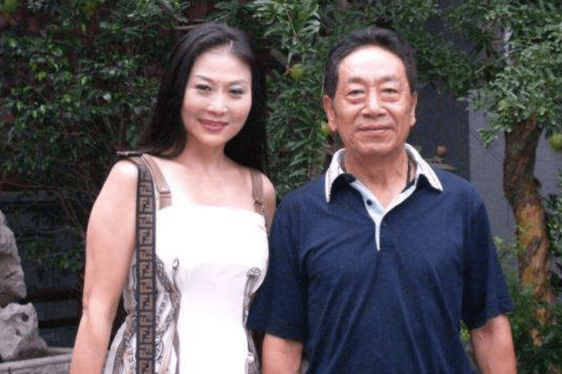 回顾饶芯语:发誓要和68岁的王奎荣白头偕老,现他77岁了,她还好吗