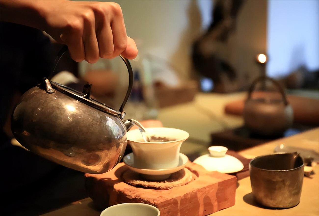 回顾茶水成了夺命水男子喝后器官坏死医生喝茶请牢记这4点