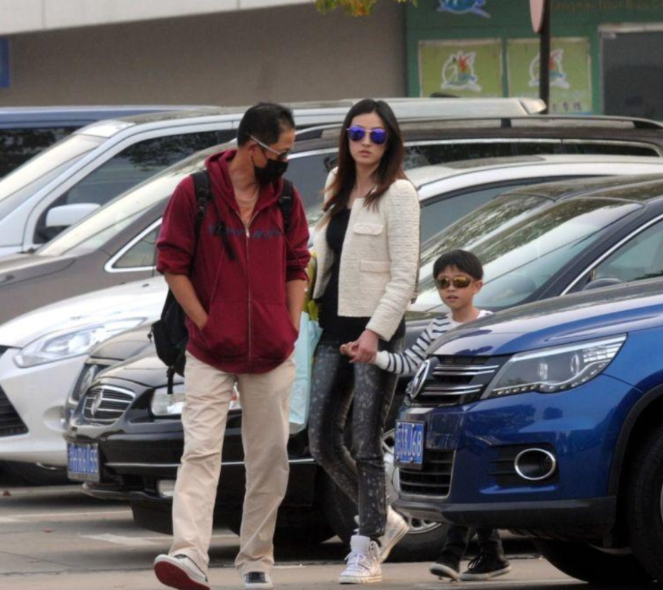 回顾陈坚红名模出身身价过亿嫁浪子王志文受尽欺负也不放弃