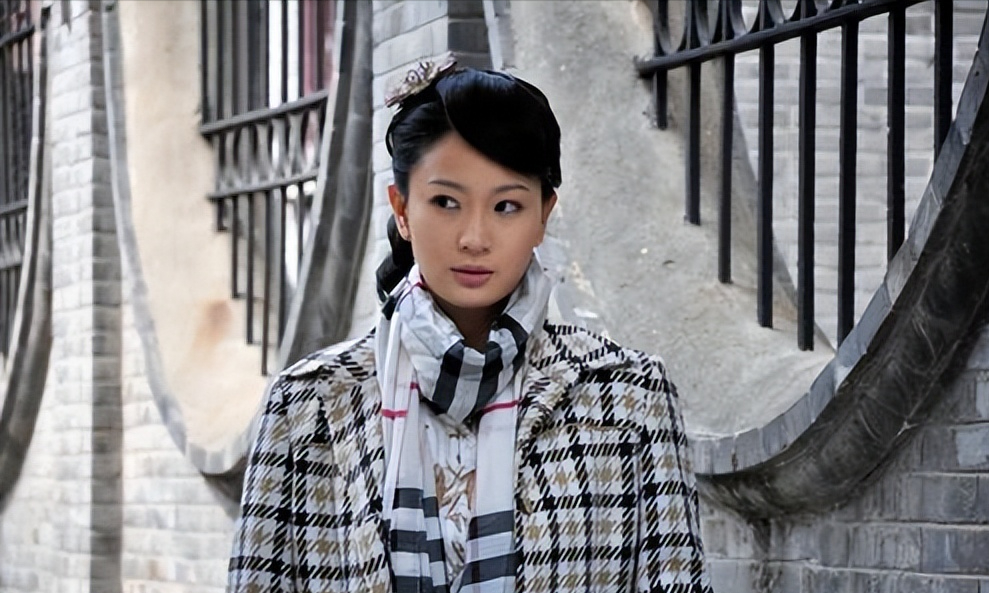 回顾美女军花侯梦莎和吴京搭档出演军旅剧走红现幸福美满