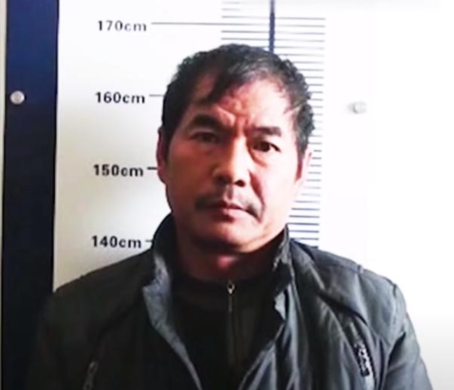 1996年,因名下的歌舞厅起火,黄德坤经营已久的生意失败,欠下了一屁股