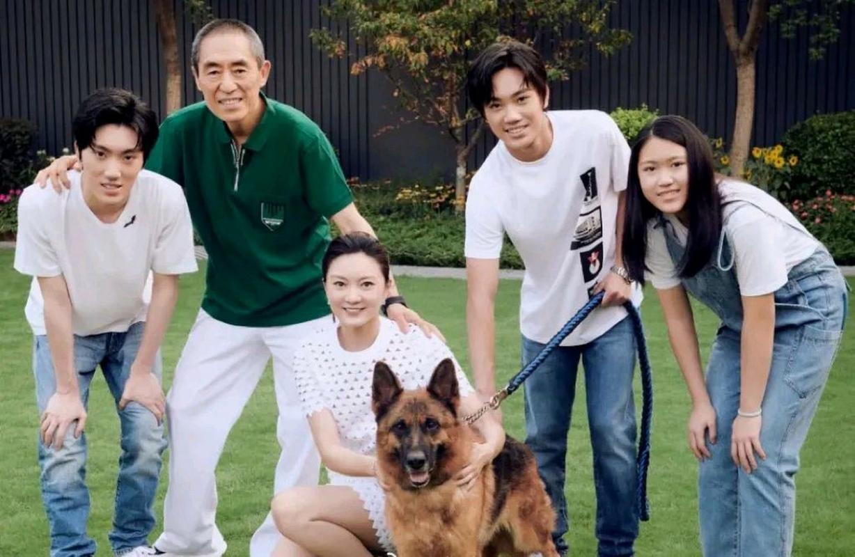 回顾张艺谋儿子张壹男我的妈妈是陈婷为何说我长得像巩俐阿姨