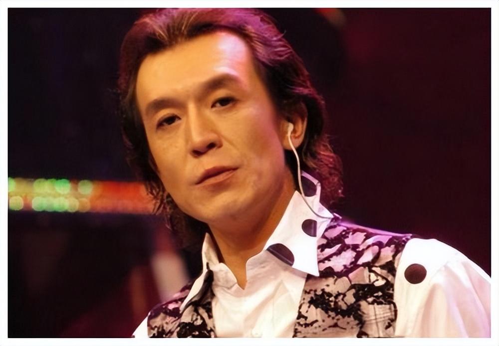 原来,多年来李咏作为一位出色的主持人,长时间使用嗓音,给声带和喉咙