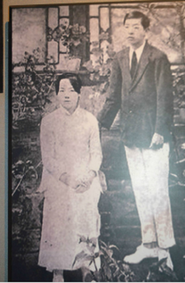 张学良晚年重获自由他立即飞往美国看望蒋士云一共住了三个月
