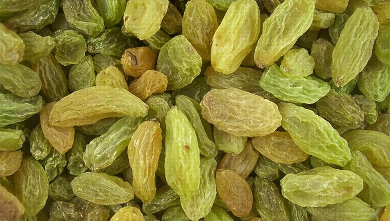 你吃葡萄干洗过吗?究竟要洗吗?这回终于有答案了,听听新疆人说