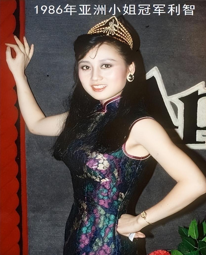 出生于上海的利智,童年并非如同其他孩子般无忧无虑.