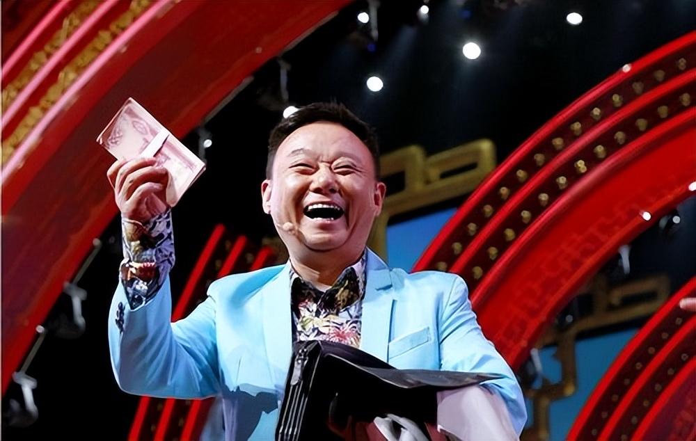 而对于小品演员邵峰来说,春晚不仅是展示自己才艺的舞台,更是他职业