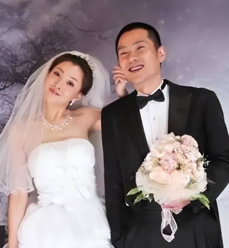 回顾演员任帅在当红的时候选择退圈不后悔娶了一个平凡的妻子