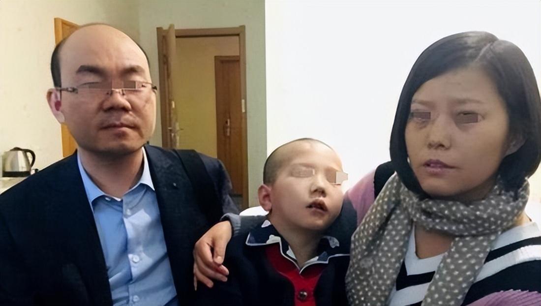 17年陕西6岁男孩遭继母虐待成植物人最终继母被判16年