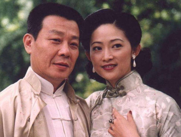 徐黎丹与寇世勋是同一年出生,从事写真模特的工作,身材曼妙凹凸有致