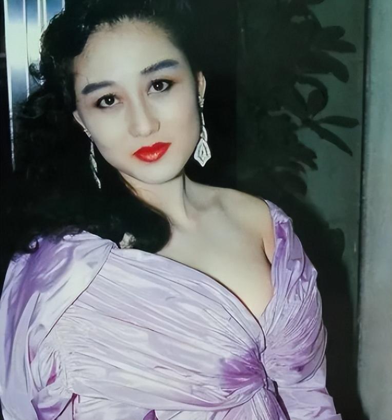 "人间尤物"利智:被李连杰宠爱至今,在风光的背后都是泪水