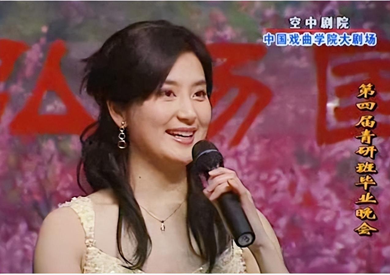 回顾演员董勇离婚后坚决不再婚却在45岁相亲娶小娇妻