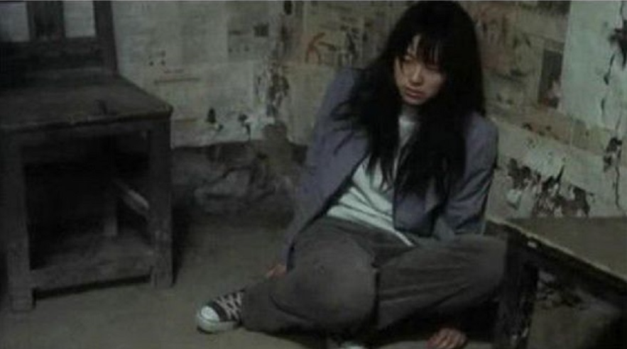 1995年四川女大学生被拐卖给55岁老汉当老婆17年后获救已变疯