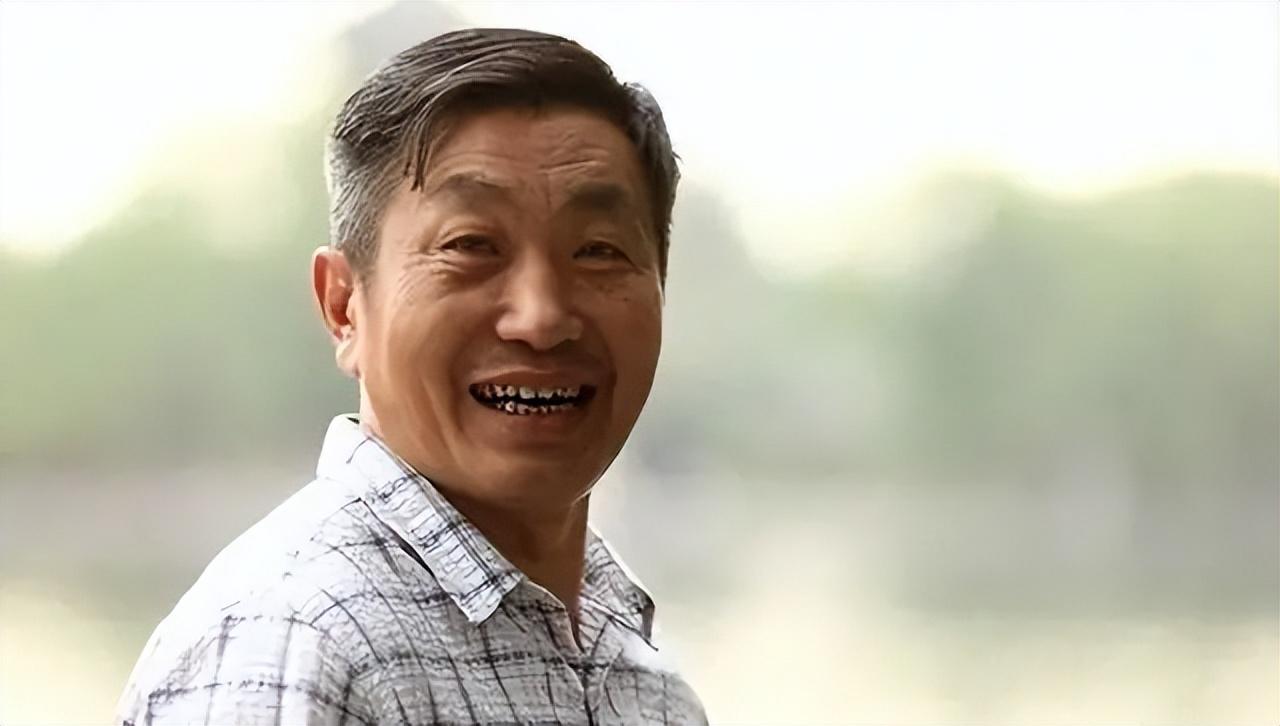 回顾杜源4岁认识爱妻结婚42年零绯闻今女儿成了最大骄傲