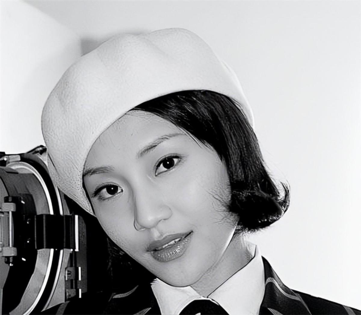 回顾潘星谊29岁意外离世那个在她葬礼上微笑的父亲近况如何