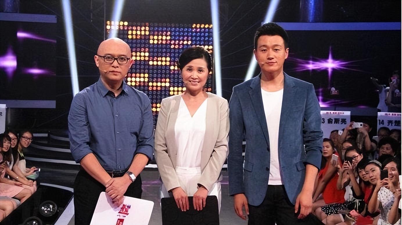 回顾情感导师黄菡倒追初恋结婚后恩爱32年女儿比她还好看