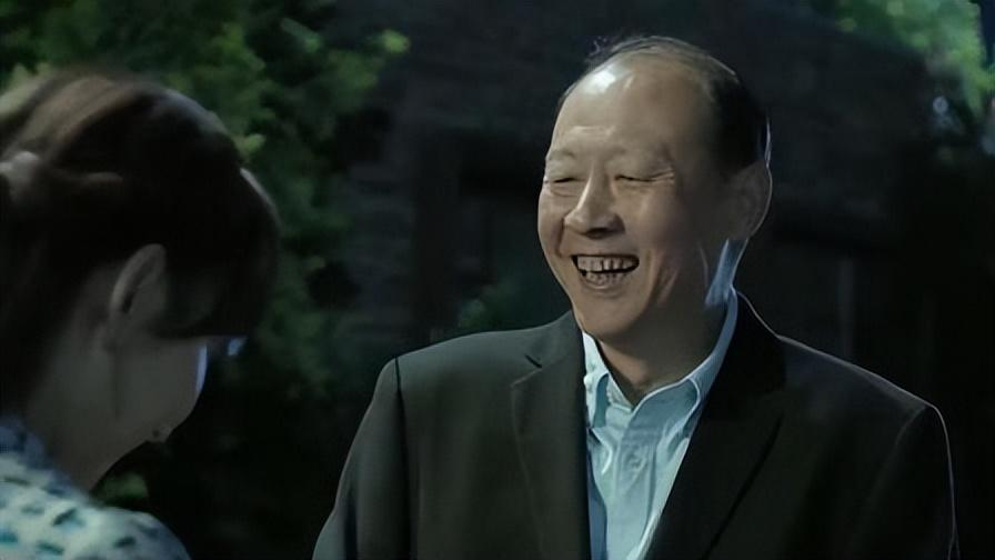 回顾侯天来娶普通妻子婚后连生两个女儿提起女儿总流泪