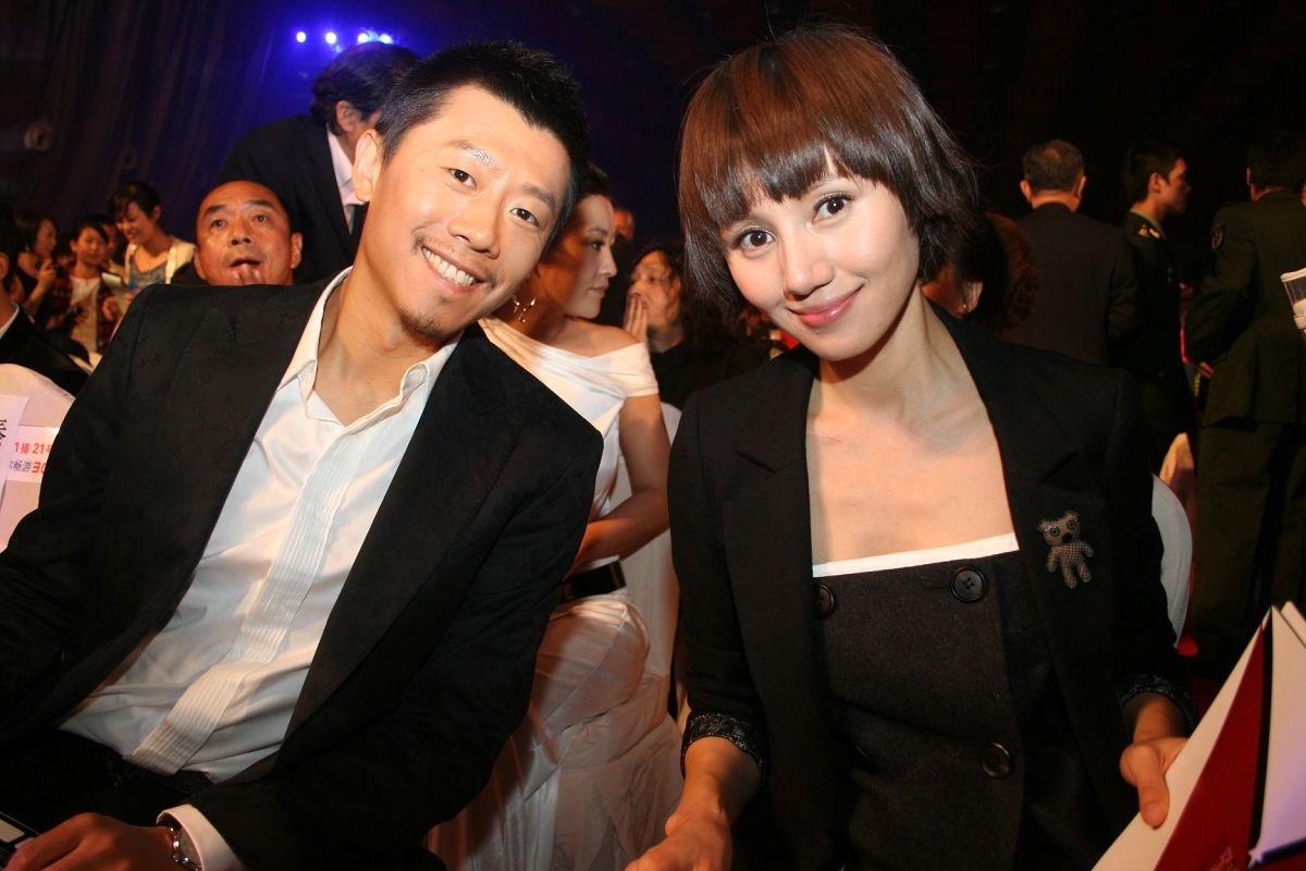 回顾夏雨结婚不邀请父亲婚后与母亲明算账妻子袁泉感到心疼