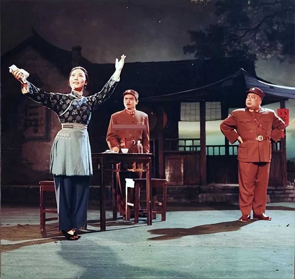 回顾演样板戏走红的4位女演员柯湘铁梅仍清丽有1人意外去世