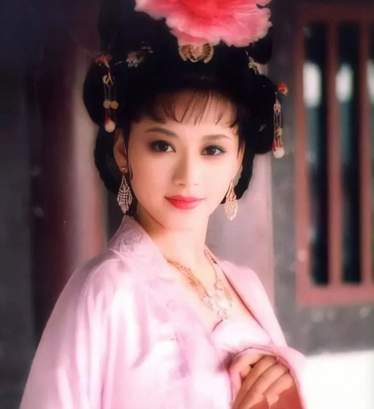 回顾演员苗乙乙瞒着父母与奇道结婚车祸面瘫后婚姻怎样了