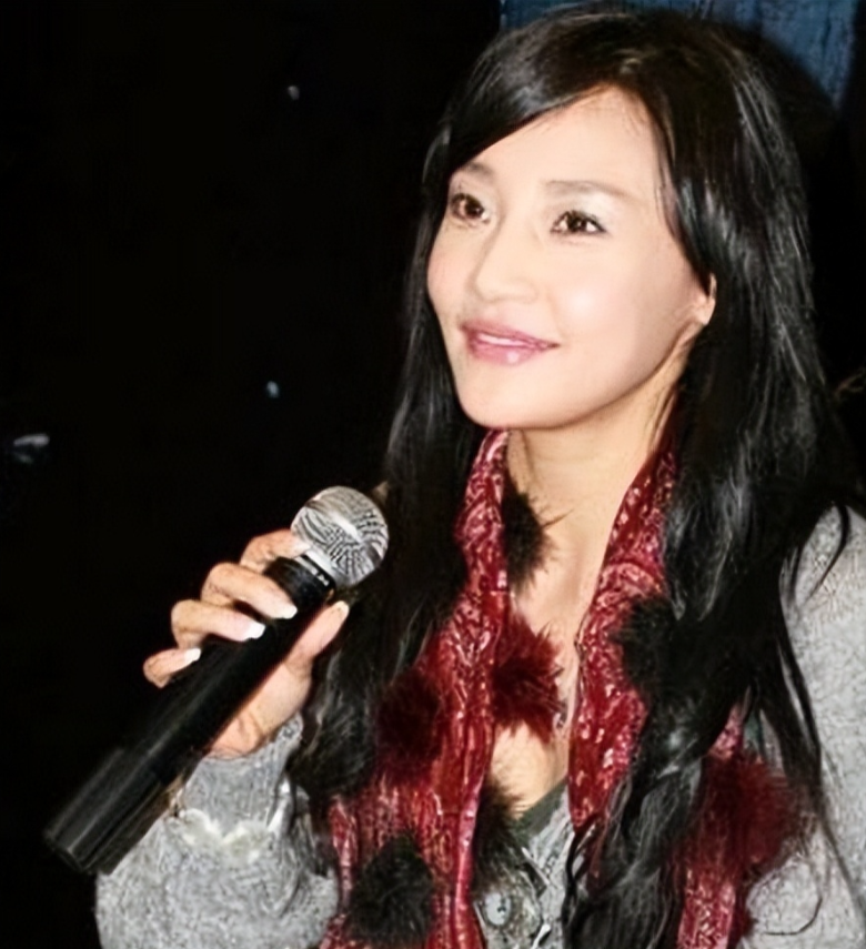 回顾潘星谊29岁意外离世那个在她葬礼上微笑的父亲近况如何