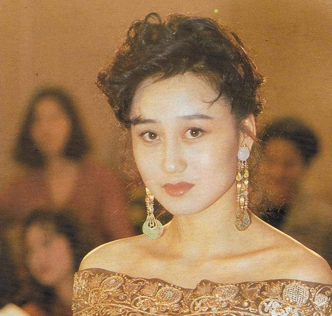 "人间尤物"利智:被李连杰宠爱至今,在风光的背后都是泪水