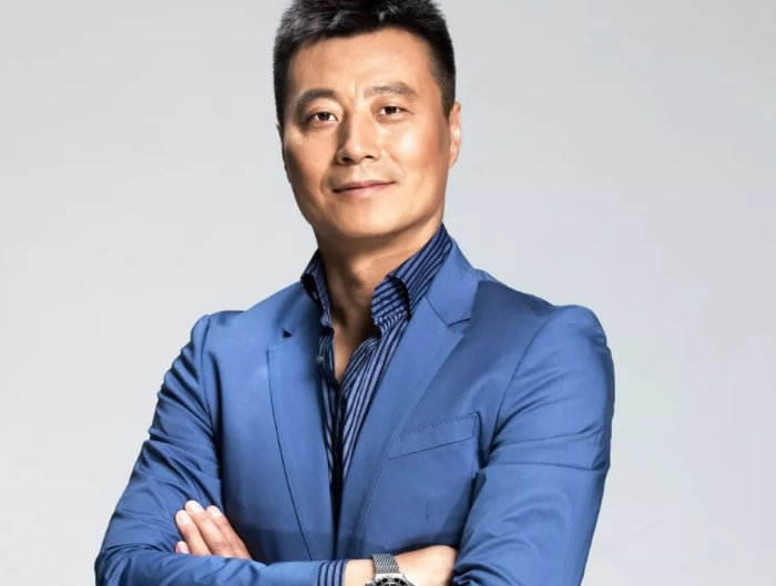 回顾任程伟娶黄蕾在9平米地下室生活成名后只换房不换糟糠妻