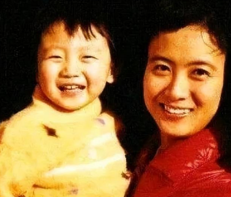 回顾著名演员韩青母亲柏寒病逝11年他的内心依然有钝痛