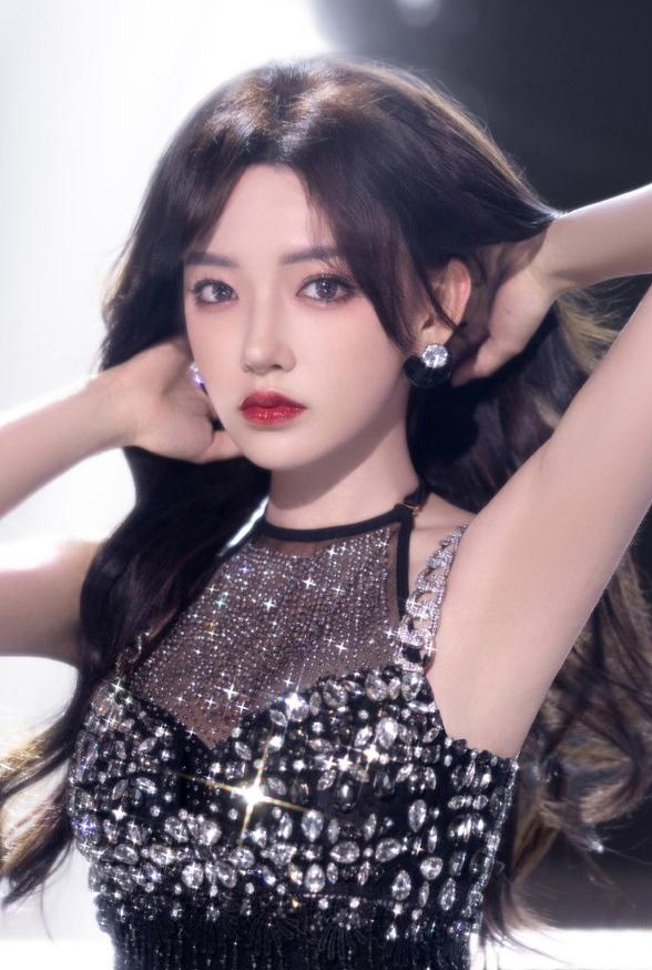 "人间芭比"程潇,才华和颜值齐肩并行,身材碾压疯马秀lida