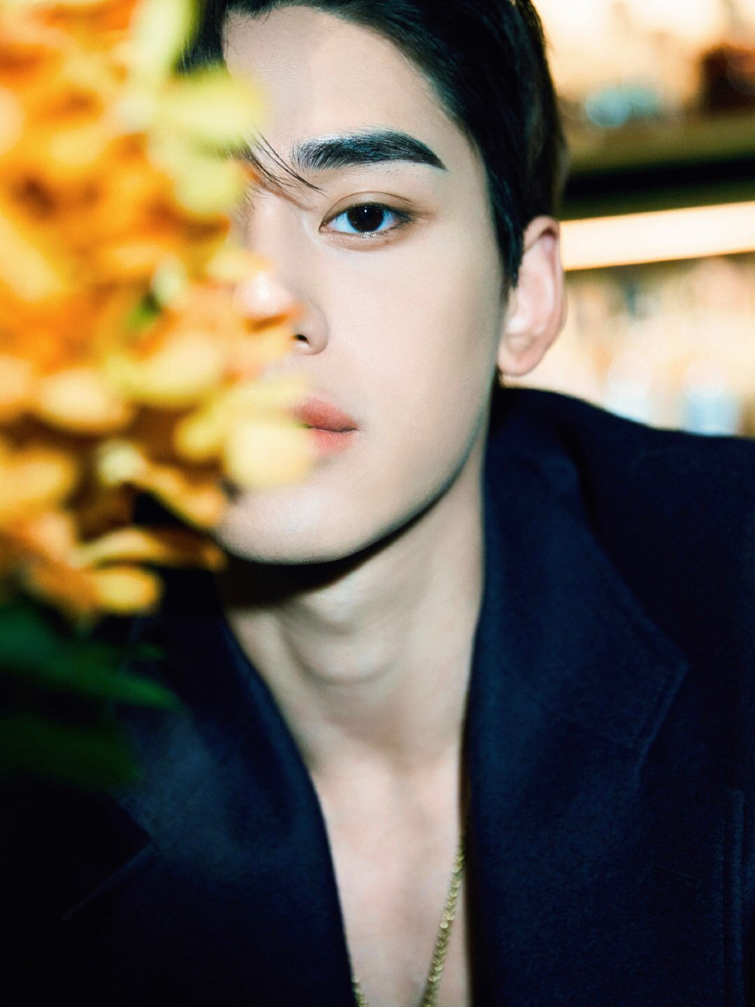 我觉得lucas 黄旭熙身穿 gucci 系列成衣出席品牌上海大秀简直太帅啦!