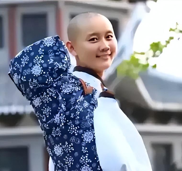 这个女大学生叫释正孝.因为一个梦,释正孝向父母提出一个要求:"我不上