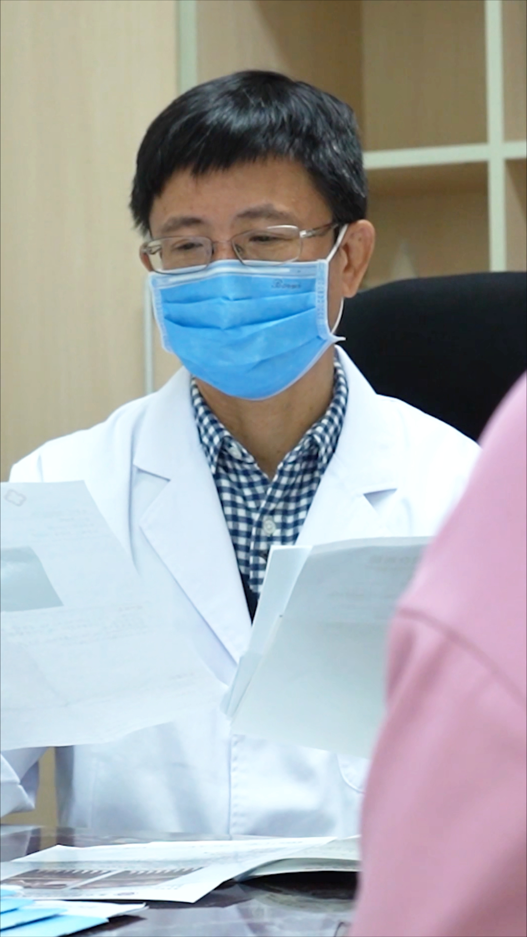 女儿给我的六万块钱让我安心养病,我却给了儿媳