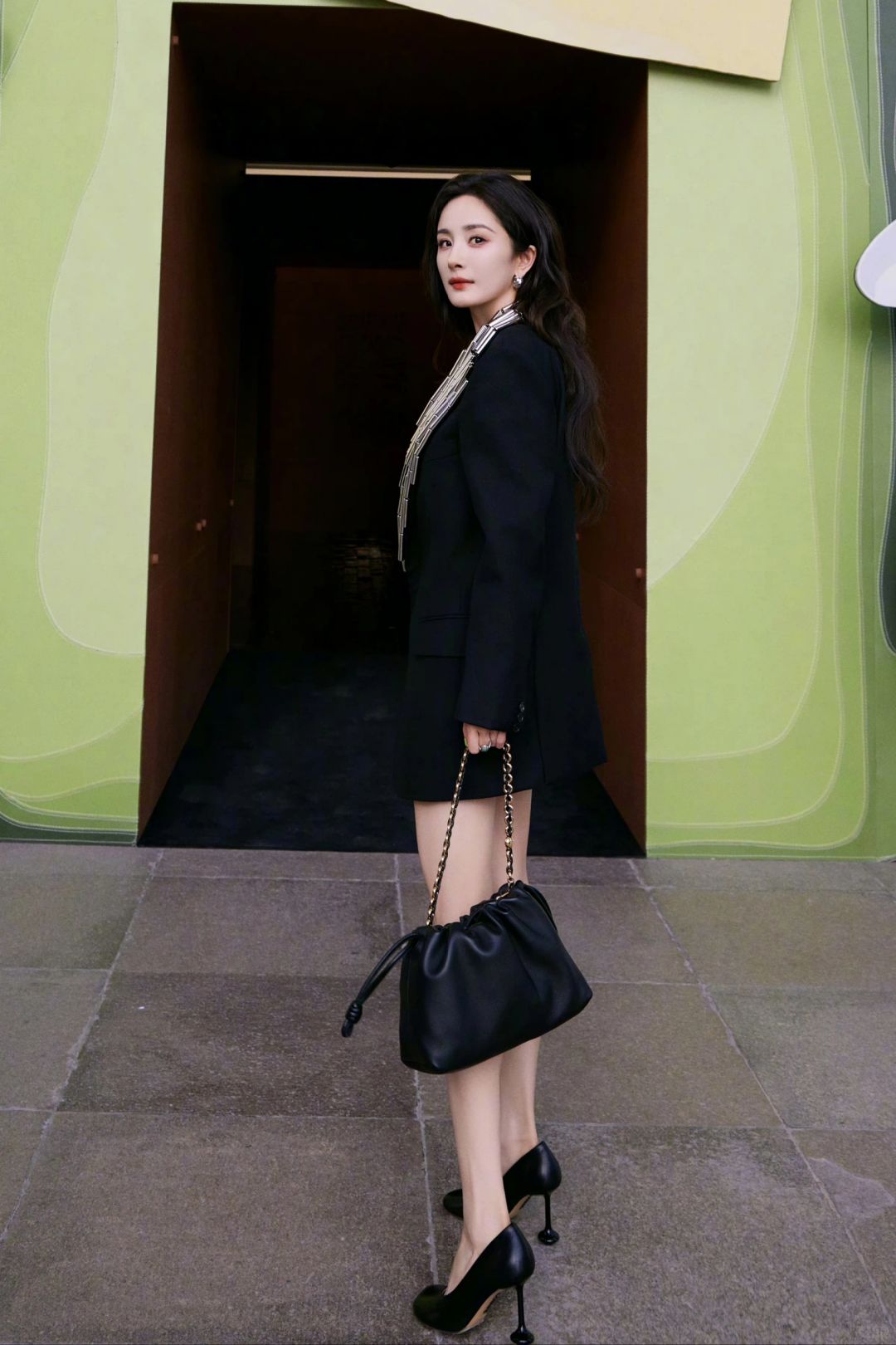 每次看到杨幂的穿搭,都忍不住要感叹一声:这姐姐真的太会穿了!