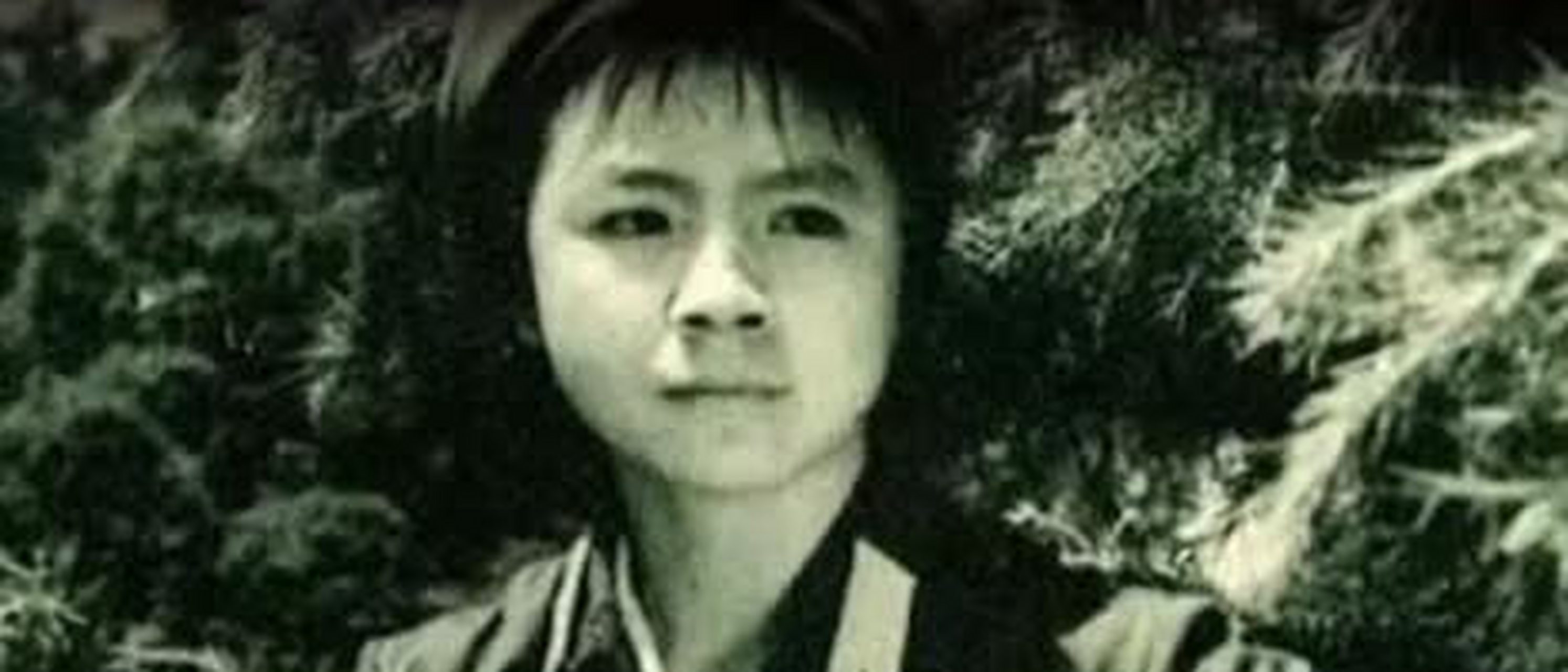 1979年,在对越自卫反击战中,我军一名女兵不幸中弹身亡.