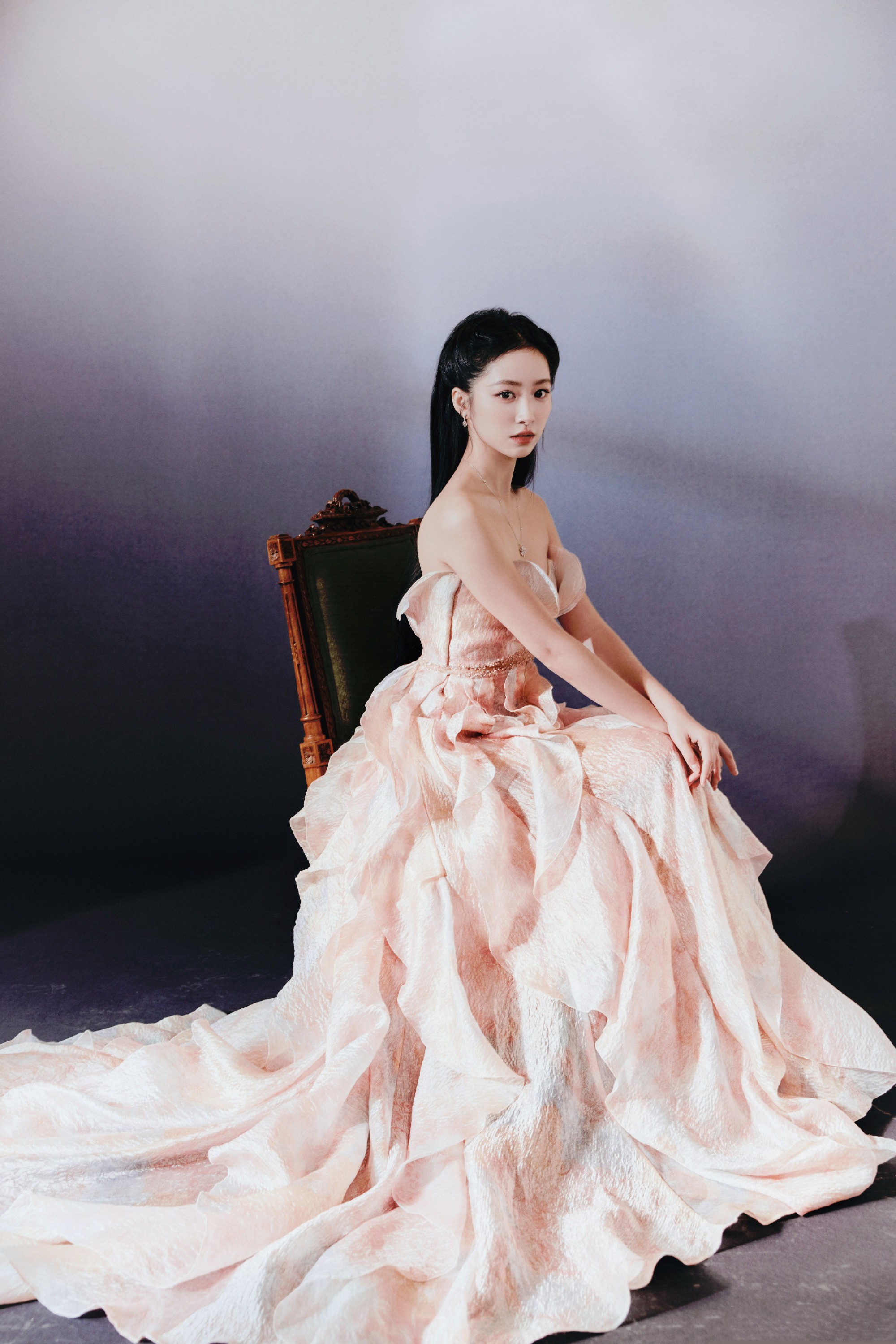 杨肸子红毯精选:流彩蝉翼裙 #杨肸子