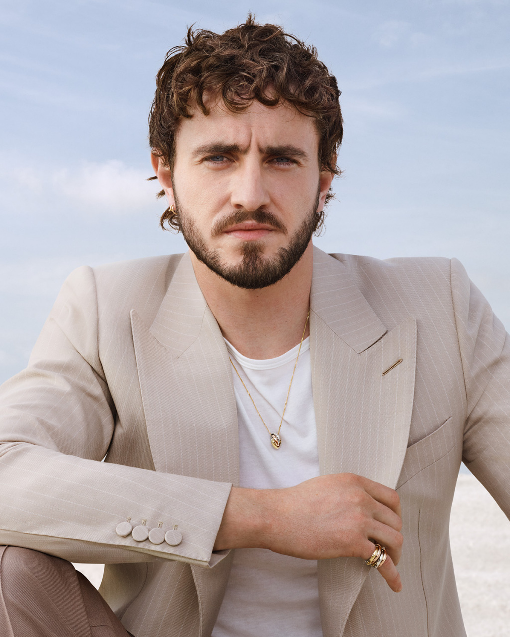 演员保罗·麦斯卡(paul mescal)出镜演绎全新影片,诠释trinity独室换