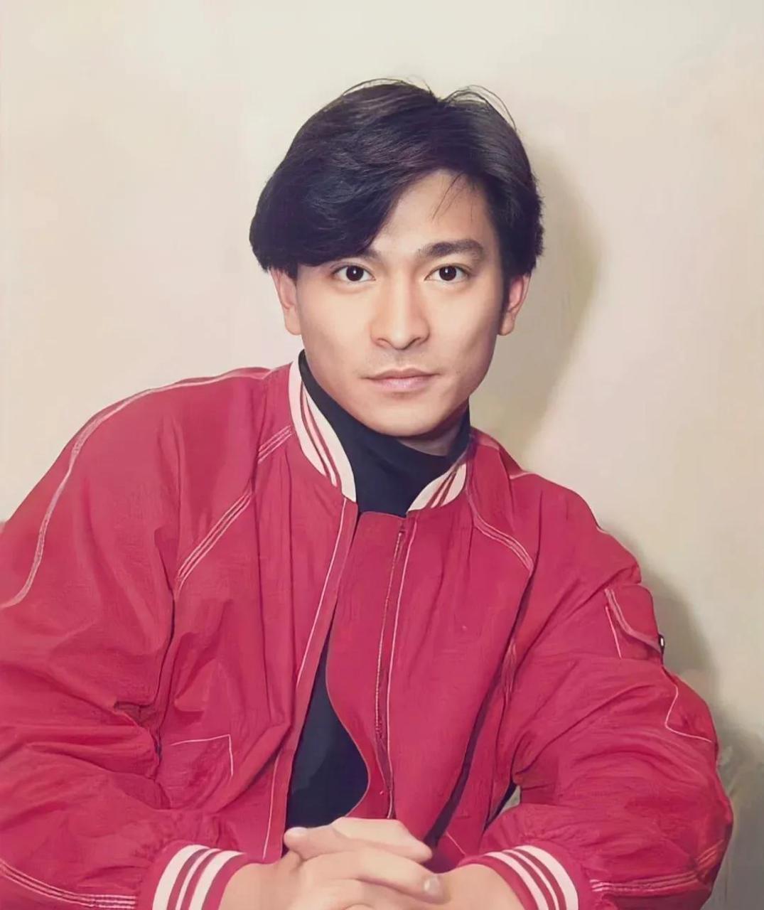 1994年,华人神探李昌钰回国参加活动,看见一旁西装笔挺的刘德华,就说