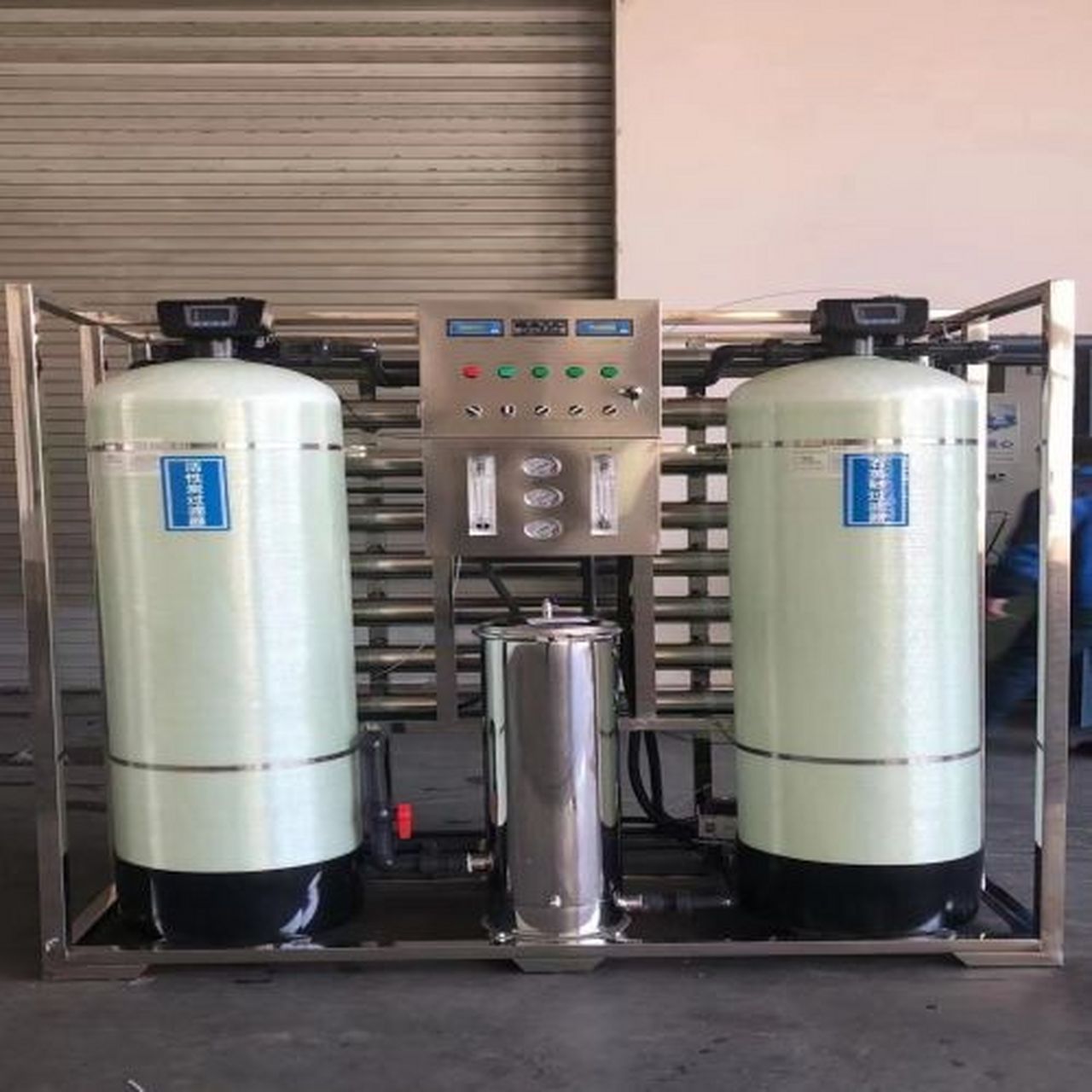 小型工业净水器设备是工业领域的水质守护者,精巧设计,强大净化能力