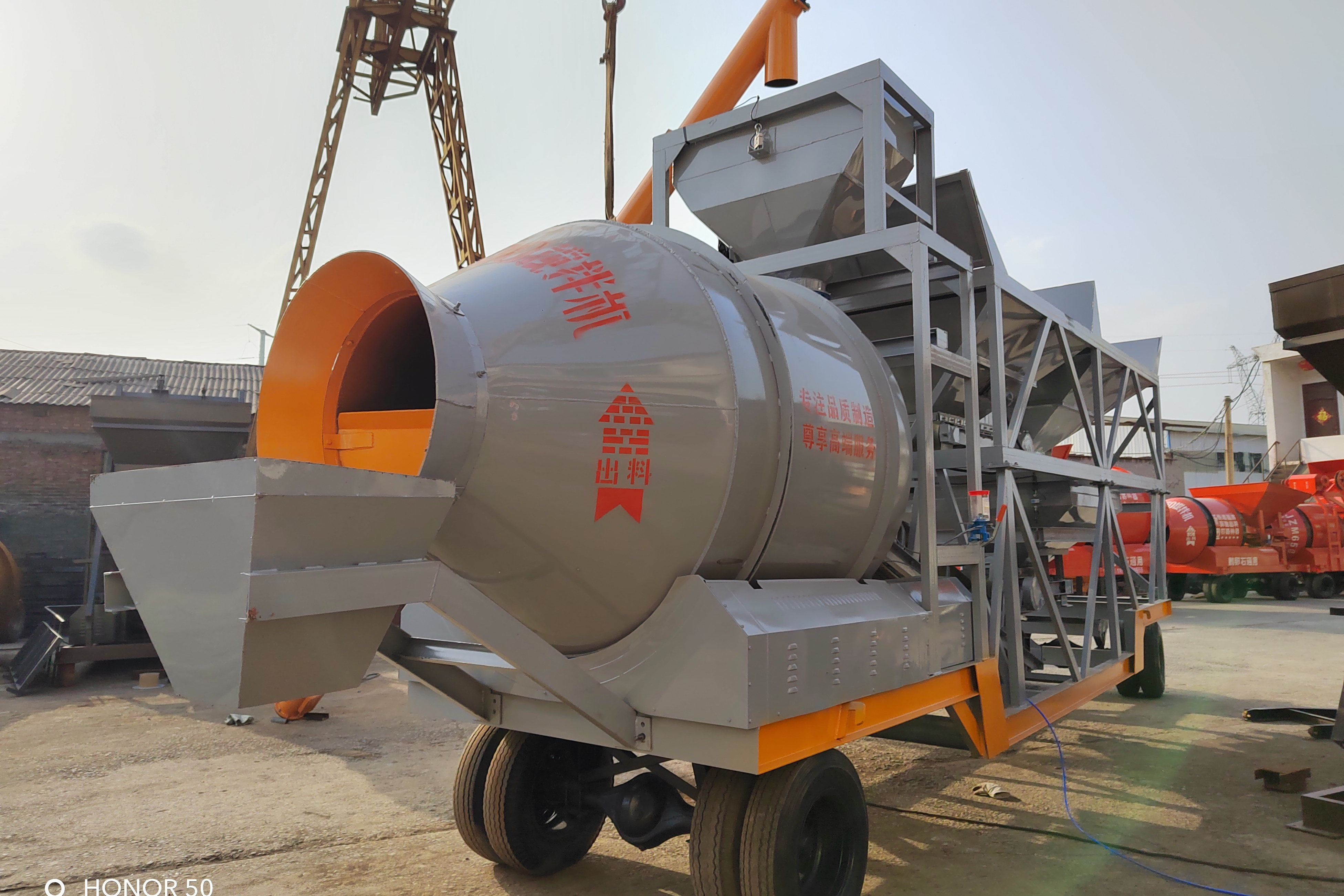 小型混泥土搅拌设备,价格各异!从数万元到数十万元不等.想知道怎么选?