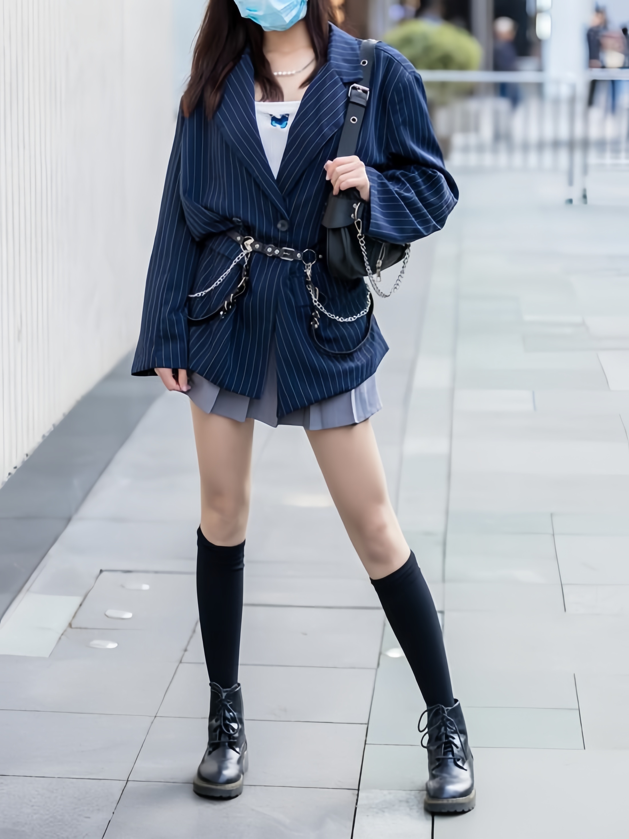 中筒袜的百变魅力!教你如何搭配衣服,时尚又吸睛!