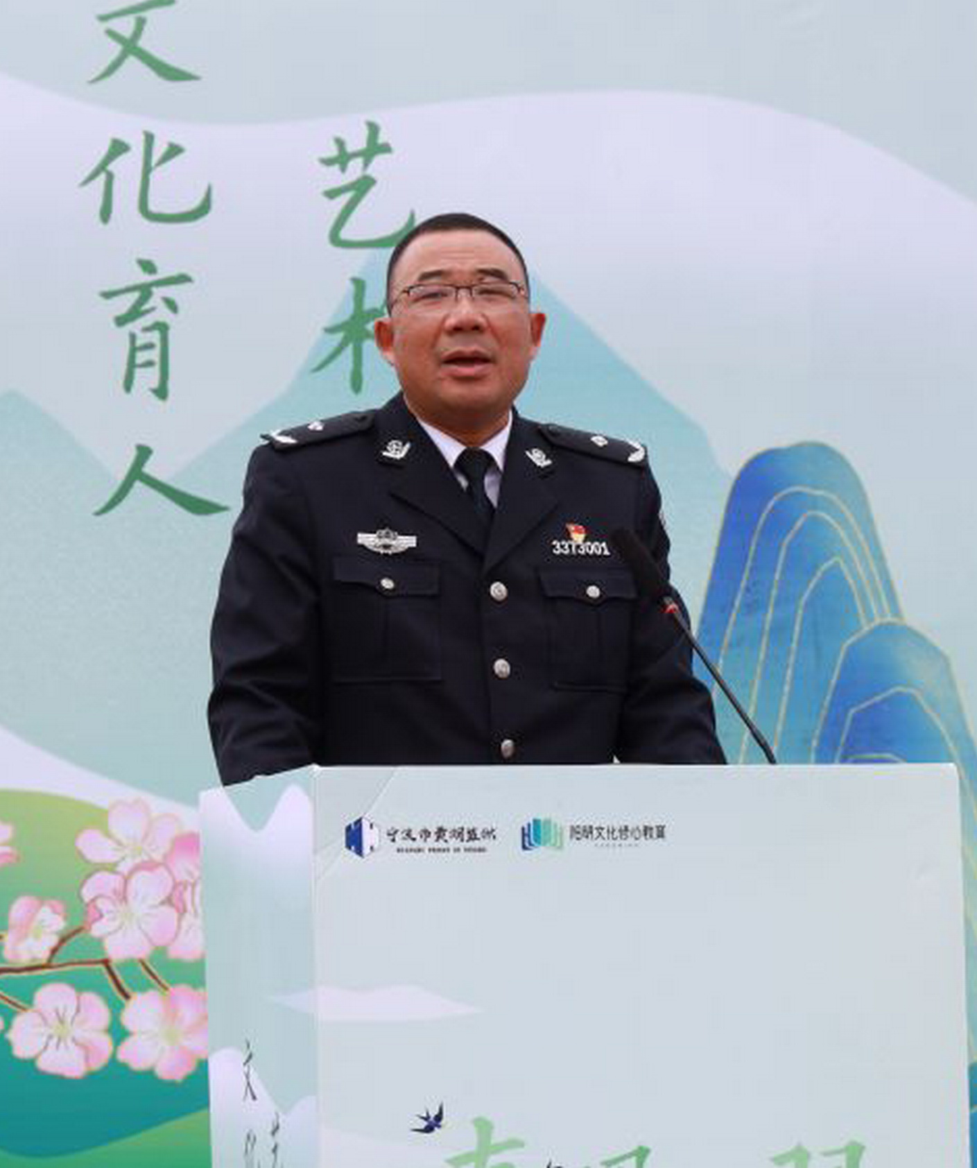 浙江金盾红丝带艺术团昨日赴宁波市黄湖监狱举行文艺春风帮教演出